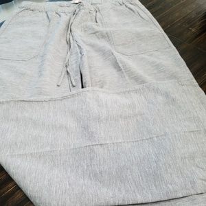 Grey & white wide leg pant /front and back pockets